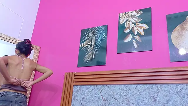 littlee emilyy  online show from 05-06-26, 01:05