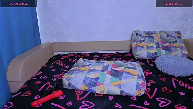 LucieHells online show from 05-18-26, 04:18