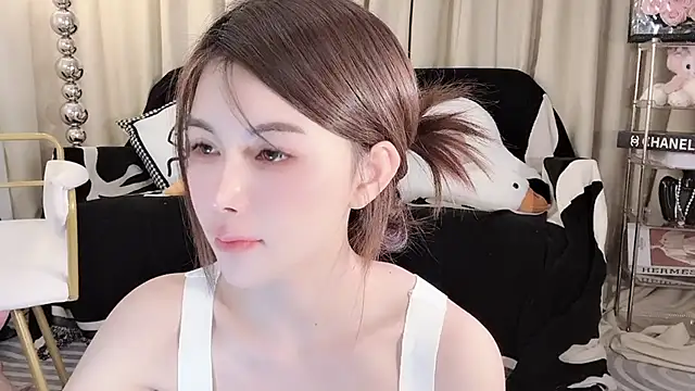 Snapshot of lvy-w chatting on 03-06-25, 11:36 lvy-w online show from 03-06-25, 11:36