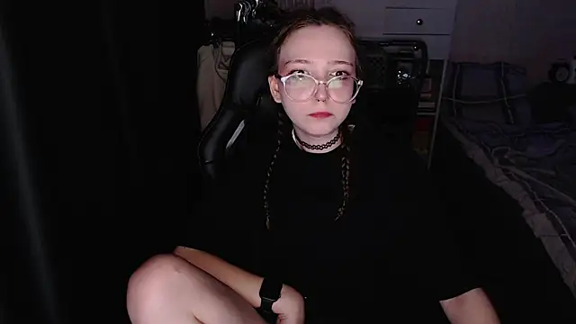 Snapshot of AmeliaKamishiro chatting on 11-18-25, 02:17 AmeliaKamishiro online show from 11-18-25, 02:17