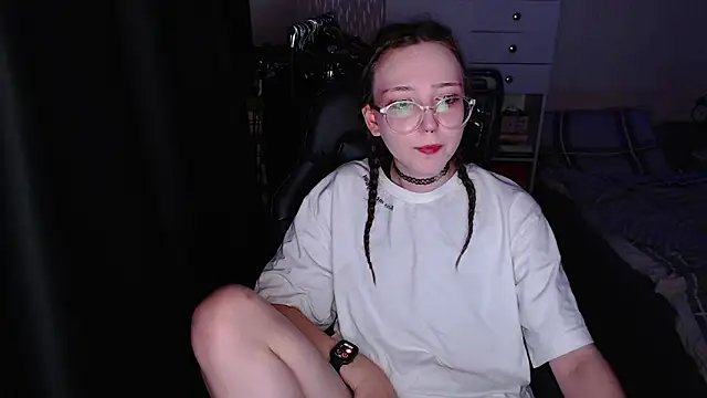 Snapshot of AmeliaKamishiro chatting on 11-19-25, 03:06 AmeliaKamishiro online show from 11-19-25, 03:06