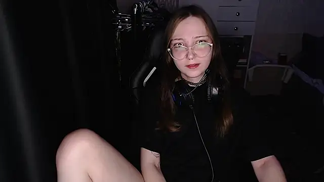 Snapshot of AmeliaKamishiro chatting on 12-04-25, 01:48 AmeliaKamishiro online show from 12-04-25, 01:48