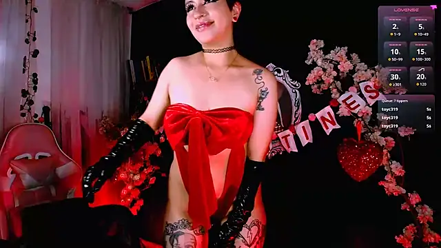 Snapshot of kitty_roxy chatting on 02-16-26, 07:26 kitty roxy online show from 02-16-26, 07:26