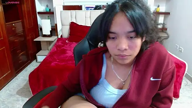 Snapshot of laureentt_ chatting on 02-03-25, 10:14 laureentt online show from 02-03-25, 10:14