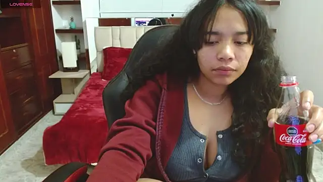 Snapshot of laureentt_ chatting on 02-05-25, 07:07 laureentt online show from 02-05-25, 07:07