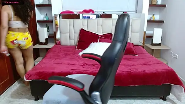 Snapshot of laureentt_ chatting on 02-10-25, 03:46 laureentt online show from 02-10-25, 03:46