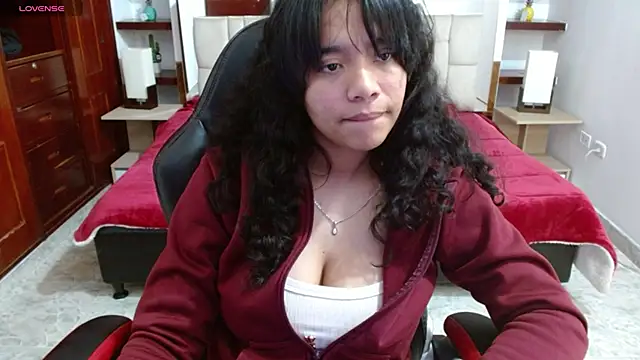 Snapshot of laureentt_ chatting on 02-10-25, 07:15 laureentt online show from 02-10-25, 07:15