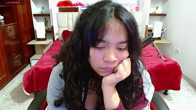 Snapshot of laureentt_ chatting on 02-18-25, 07:10 laureentt online show from 02-18-25, 07:10