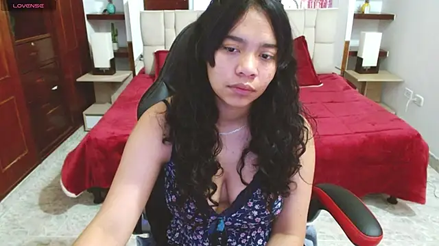 Snapshot of laureentt_ chatting on 02-21-25, 03:12 laureentt online show from 02-21-25, 03:12