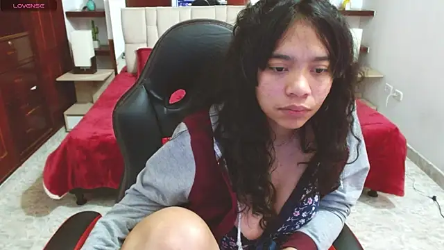 Snapshot of laureentt_ chatting on 02-21-25, 06:18 laureentt online show from 02-21-25, 06:18