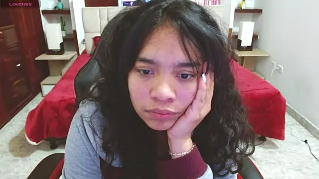 Snapshot of laureentt_ chatting on 02-21-25, 09:24 laureentt online show from 02-21-25, 09:24