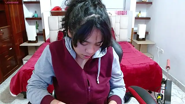 Snapshot of laureentt_ chatting on 02-22-25, 09:45 laureentt online show from 02-22-25, 09:45