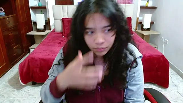 Snapshot of laureentt_ chatting on 03-07-25, 09:18 laureentt online show from 03-07-25, 09:18