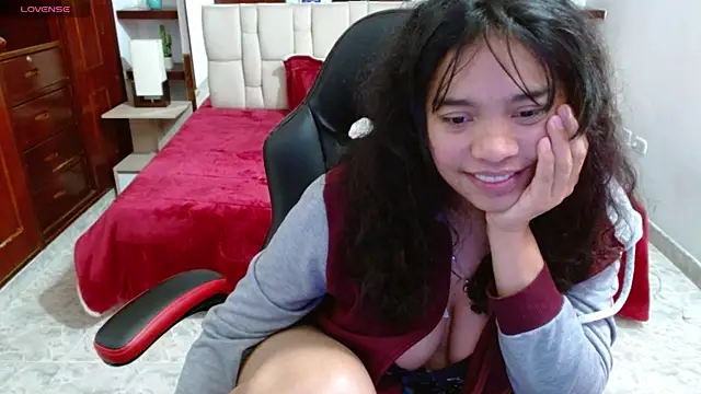 Snapshot of laureentt_ chatting on 03-11-25, 06:10 laureentt online show from 03-11-25, 06:10