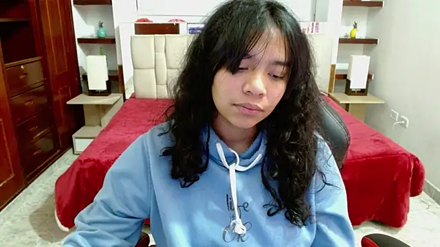 Snapshot of laureentt_ chatting on 03-12-25, 03:13 laureentt online show from 03-12-25, 03:13