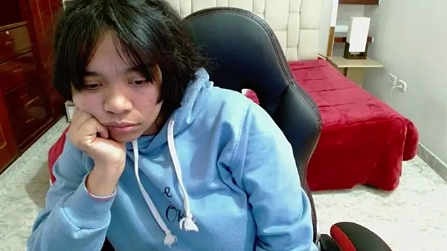 Snapshot of laureentt_ chatting on 03-12-25, 06:18 laureentt online show from 03-12-25, 06:18