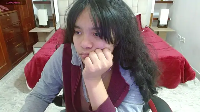 Snapshot of laureentt_ chatting on 03-14-25, 06:10 laureentt online show from 03-14-25, 06:10