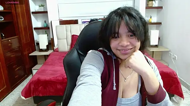 Snapshot of laureentt_ chatting on 03-17-25, 06:18 laureentt online show from 03-17-25, 06:18