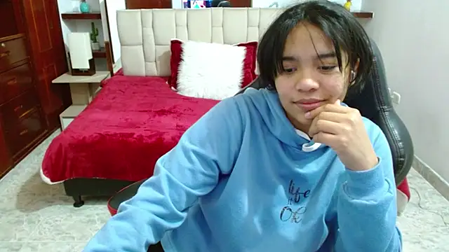 Snapshot of laureentt_ chatting on 03-20-25, 03:02 laureentt online show from 03-20-25, 03:02