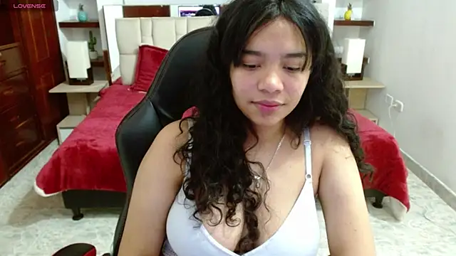 Snapshot of laureentt_ chatting on 03-21-25, 03:12 laureentt online show from 03-21-25, 03:12