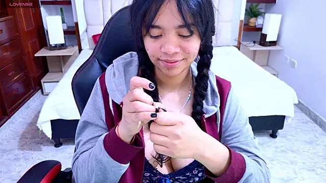 Snapshot of laureentt_ chatting on 09-09-25, 03:06 laureentt online show from 09-09-25, 03:06