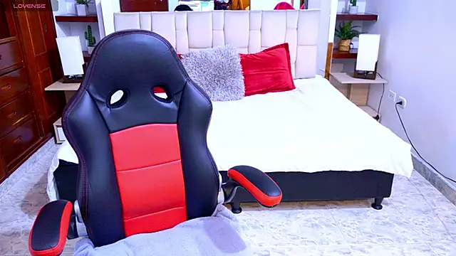 Snapshot of laureentt_ chatting on 09-12-25, 03:06 laureentt online show from 09-12-25, 03:06