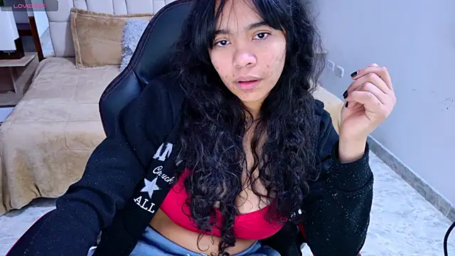 Snapshot of laureentt_ chatting on 09-19-25, 03:19 laureentt online show from 09-19-25, 03:19