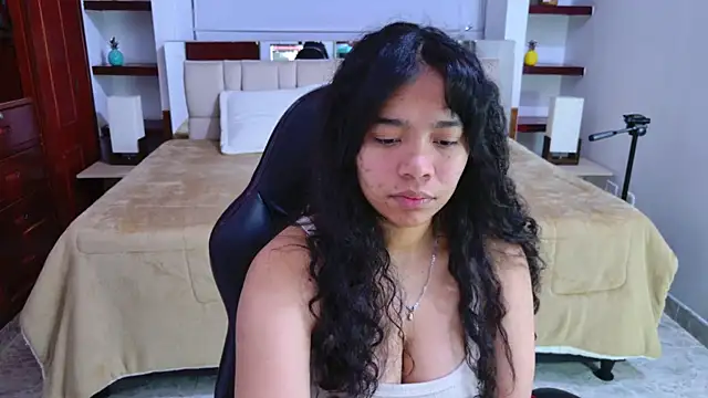 Snapshot of laureentt_ chatting on 09-25-25, 03:10 laureentt online show from 09-25-25, 03:10