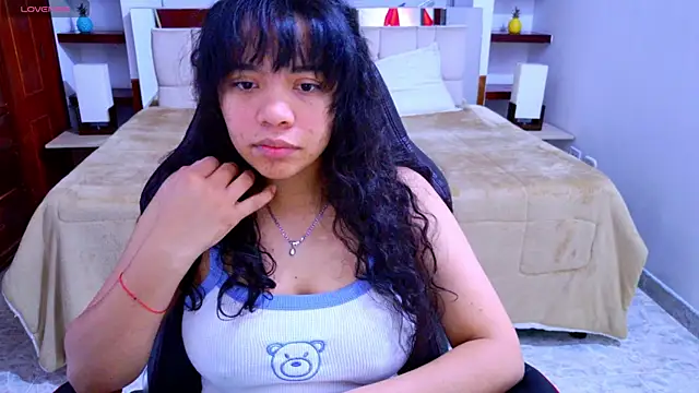 Snapshot of laureentt_ chatting on 10-04-25, 03:15 laureentt online show from 10-04-25, 03:15