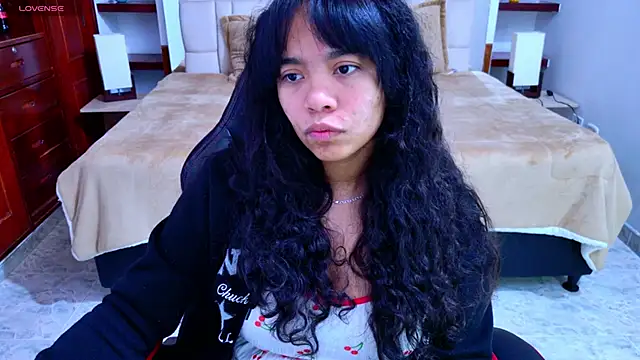 Snapshot of laureentt_ chatting on 10-09-25, 03:04 laureentt online show from 10-09-25, 03:04