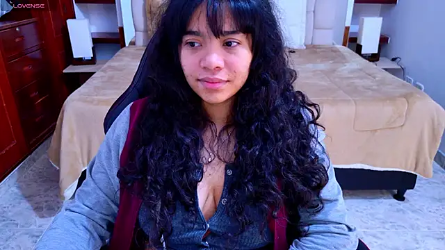 Snapshot of laureentt_ chatting on 10-14-25, 03:07 laureentt online show from 10-14-25, 03:07