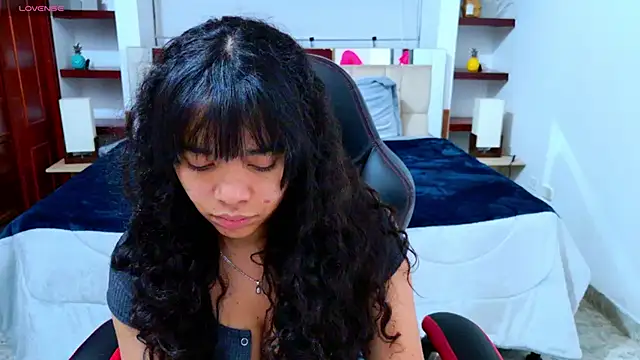 Snapshot of laureentt_ chatting on 10-20-25, 03:07 laureentt online show from 10-20-25, 03:07