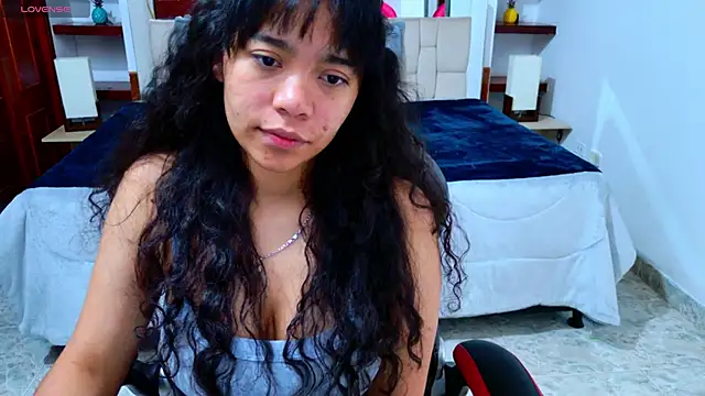 Snapshot of laureentt_ chatting on 10-24-25, 03:03 laureentt online show from 10-24-25, 03:03