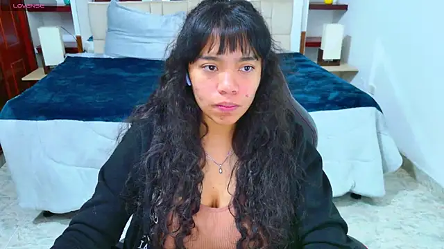 Snapshot of laureentt_ chatting on 10-31-25, 03:07 laureentt online show from 10-31-25, 03:07