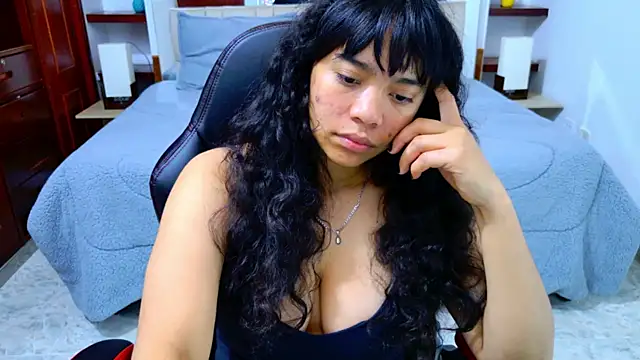 Snapshot of laureentt_ chatting on 11-05-25, 03:06 laureentt online show from 11-05-25, 03:06