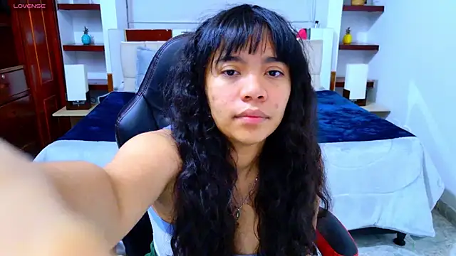 Snapshot of laureentt_ chatting on 11-19-25, 03:28 laureentt online show from 11-19-25, 03:28