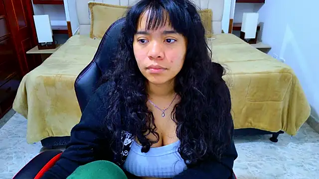 Snapshot of laureentt_ chatting on 11-26-25, 03:40 laureentt online show from 11-26-25, 03:40