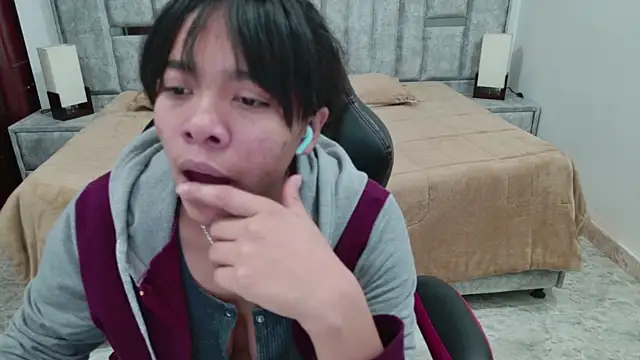 laureentt  online show from 04-11-26, 03:11