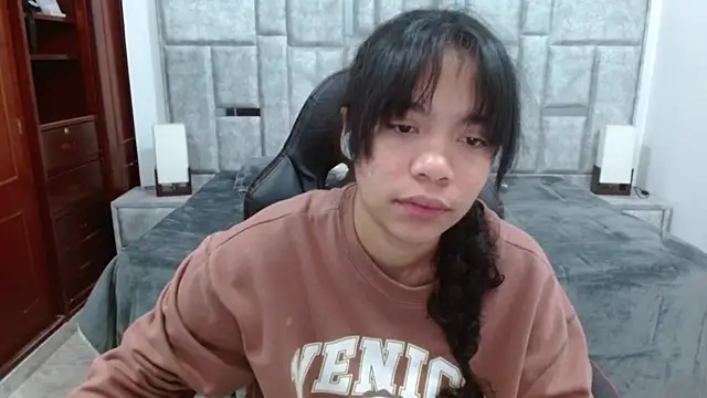 laureentt  online show from 05-19-26, 03:24