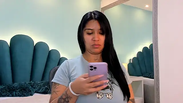 sharlott18 online show from 10-23-25, 01:32