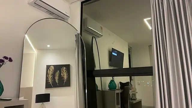 Snapshot of HOT_LADY_777 chatting on 01-30-25, 06:03 HOT LADY 777 online show from 01-30-25, 06:03