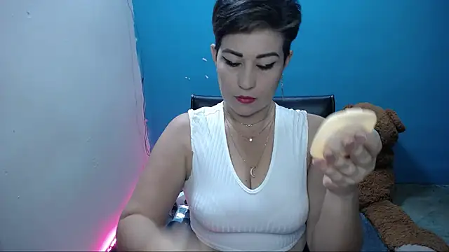 Snapshot of Sunny_rayz_ chatting on 03-03-25, 12:05 Sunny rayz online show from 03-03-25, 12:05