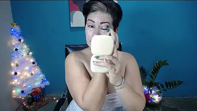 Snapshot of Sunny_rayz_ chatting on 12-18-25, 10:10 Sunny rayz online show from 12-18-25, 10:10