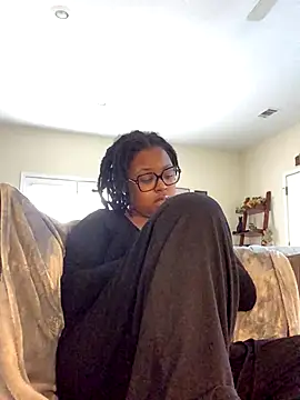 Snapshot of SweetHoneyBunz chatting on 11-28-25, 08:00 SweetHoneyBunz online show from 11-28-25, 08:00