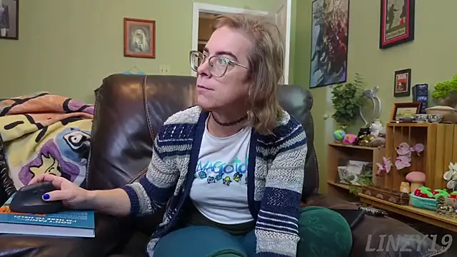 Linzy 19 online show from 01-24-25, 04:17