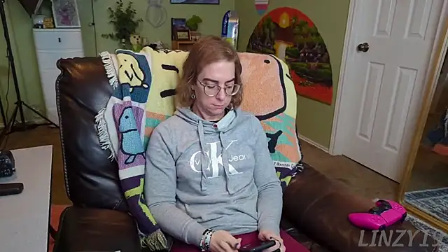 Linzy 19 online show from 02-12-25, 03:16