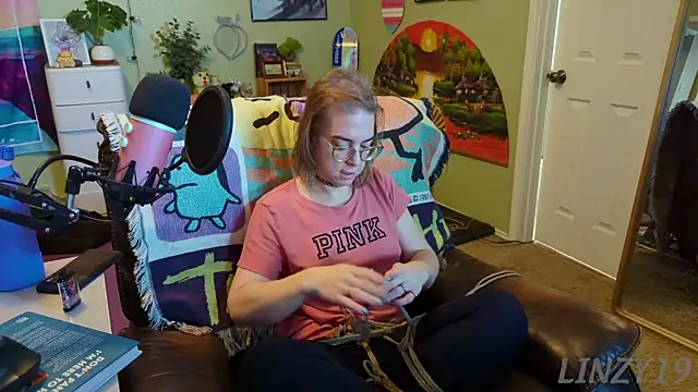 Linzy 19 online show from 03-18-25, 03:31