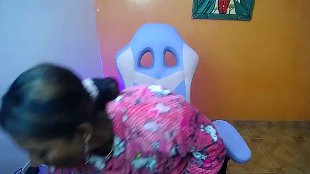 Snapshot of daleska_ayala_1 chatting on 01-24-25, 01:57 daleska ayala 1 online show from 01-24-25, 01:57