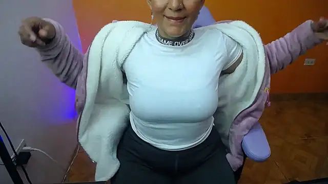 Snapshot of daleska_ayala_1 chatting on 01-29-25, 10:32 daleska ayala 1 online show from 01-29-25, 10:32