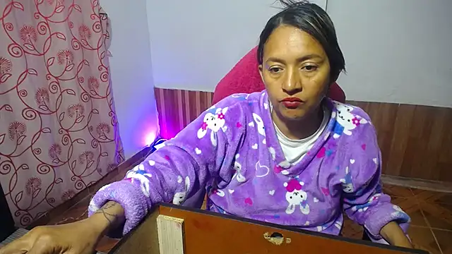 Snapshot of daleska_ayala_1 chatting on 02-22-25, 02:50 daleska ayala 1 online show from 02-22-25, 02:50